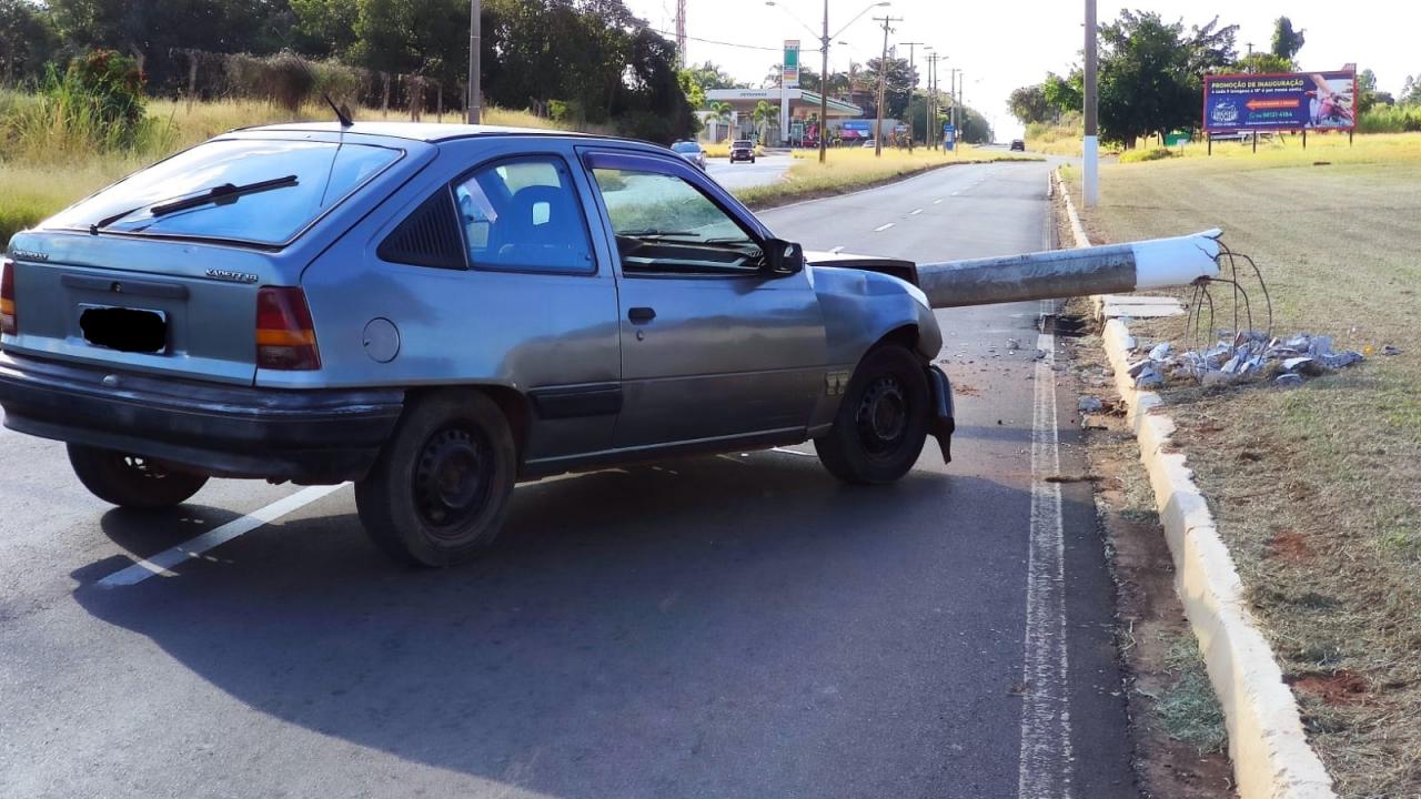 Foto 5 de 8 — ​Motorista perde o controle bate e derruba poste na vicinal Araraquara – Bueno